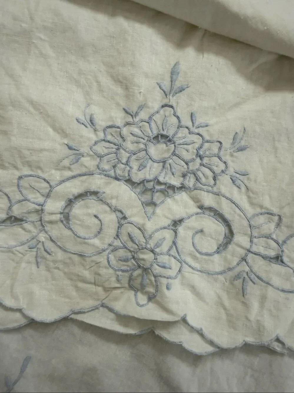 2 Vintage Queen Size Pillowcases Blue Embroidered Scalloped Edge